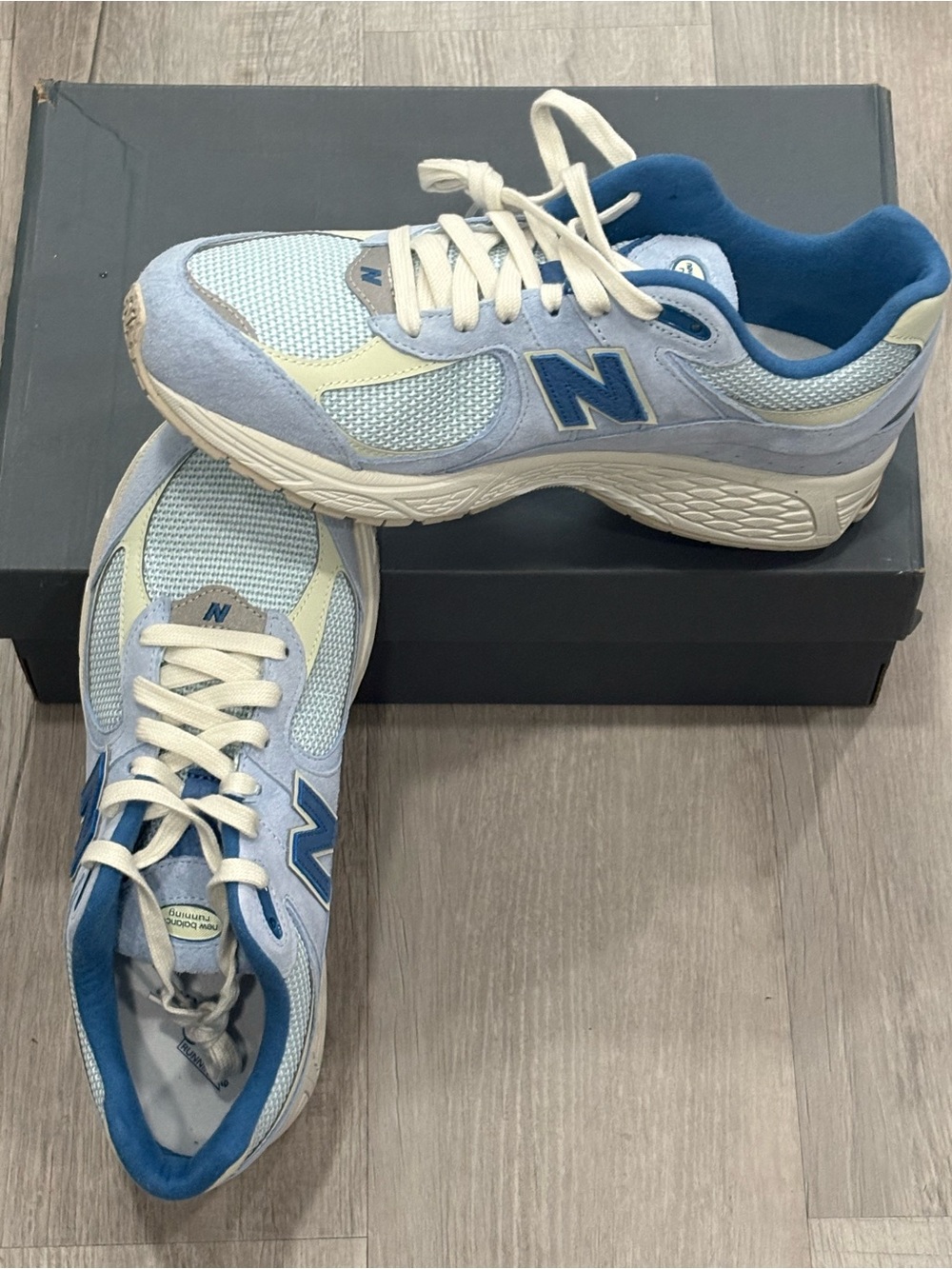 New Balance Light Blue & Cream Running Sneakers Unisex W size 11.5 BNWT AT-7/54